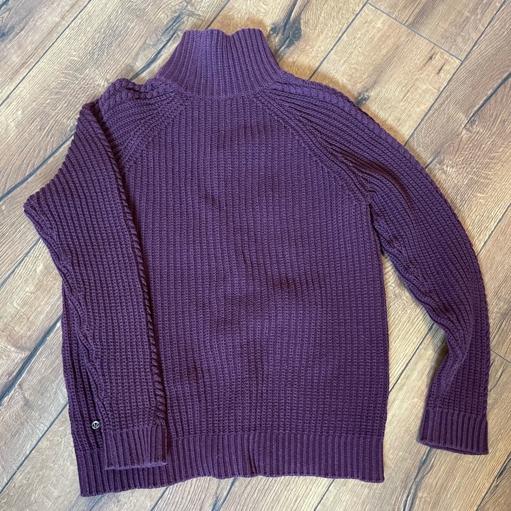 l Lululemon Bring The Cozy Turtleneck
